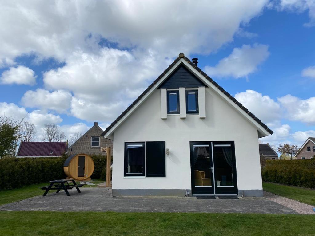 The Frisian Beach House Met Scandinavische Barrel Sauna Villa Tzummarum Dış mekan fotoğraf